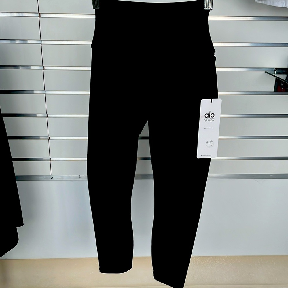 Alo High Waist Airlift Capri